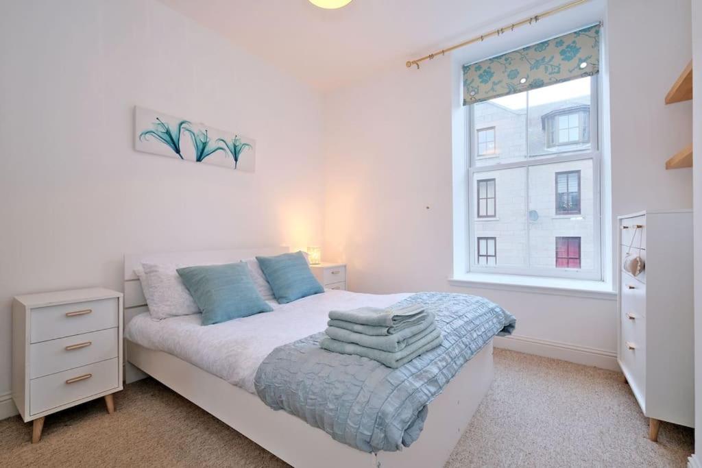 Modern & Spacious Apartment In City Centre Aberdeen Exterior foto